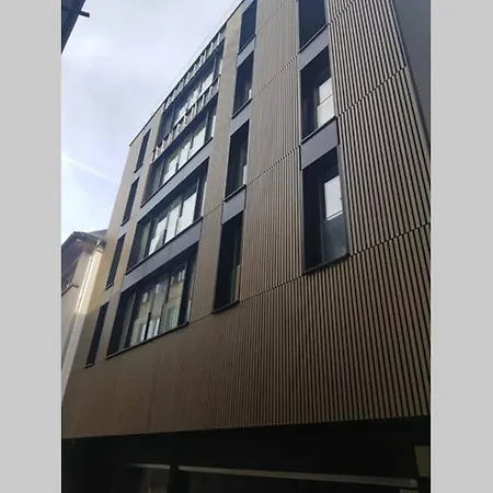 Trendy New And Large 3 Beds Apartment