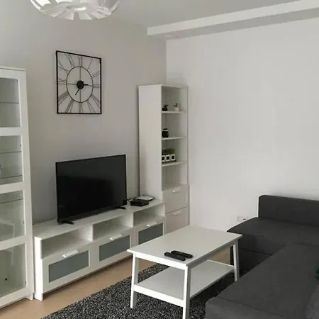 Trendy New And Large 3 Beds *