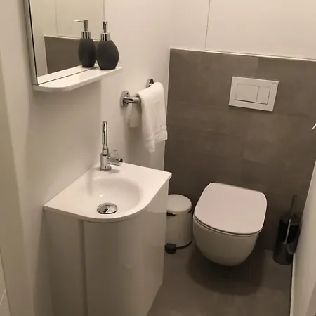 Trendy New And Large 3 Beds *