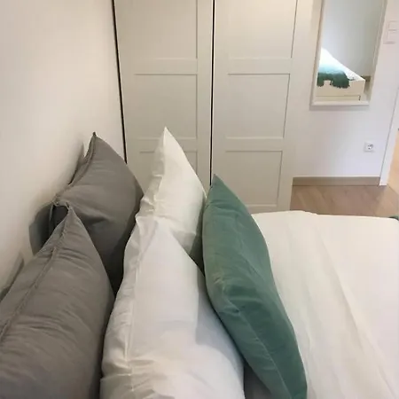 Trendy New And Large 3 Beds Apartment *